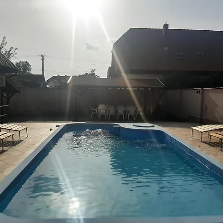 11 Feroehelyes דירה