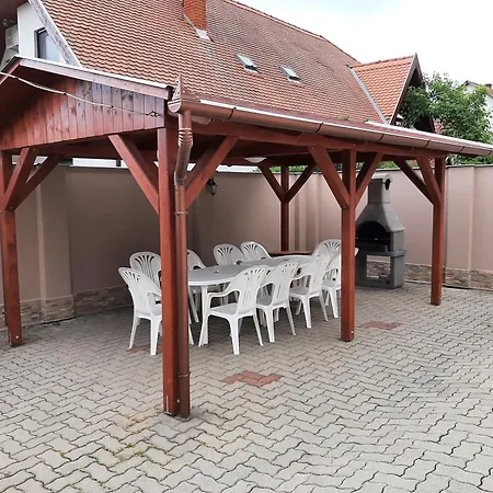 アパート 11 Feroehelyes *